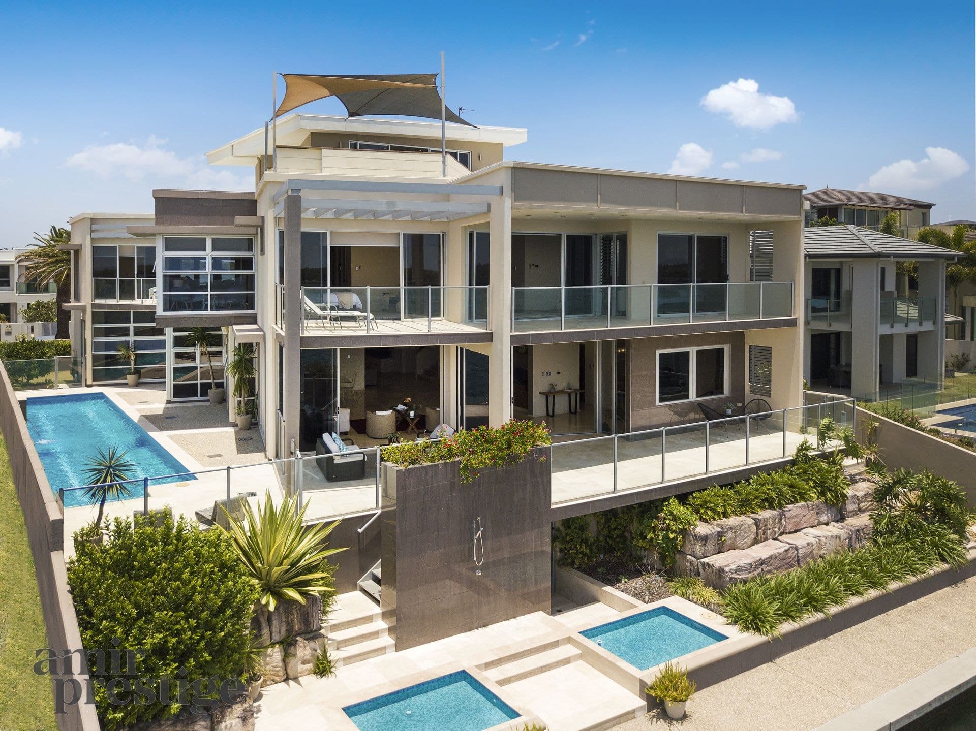 27 Knightsbridge Parade West, Sovereign Islands - Thumbnail 2