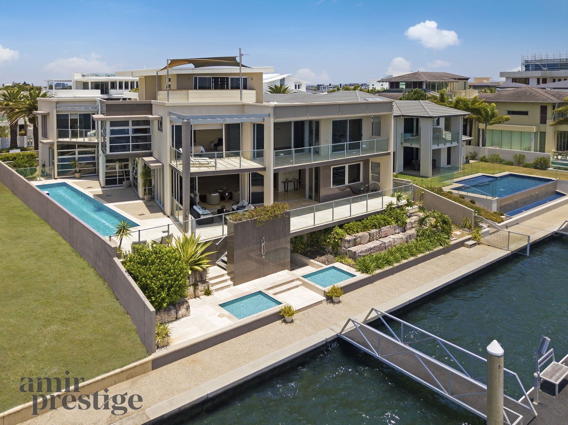 27 Knightsbridge Parade West, Sovereign Islands - Thumbnail 3