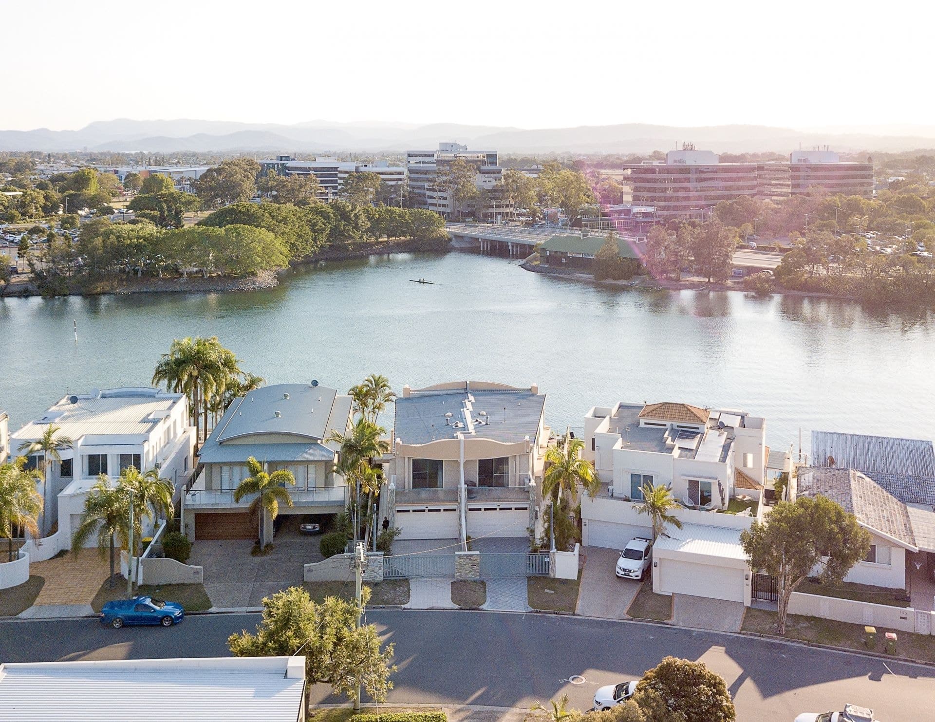 2/197 Stanhill Drive, Chevron Island - Image 1