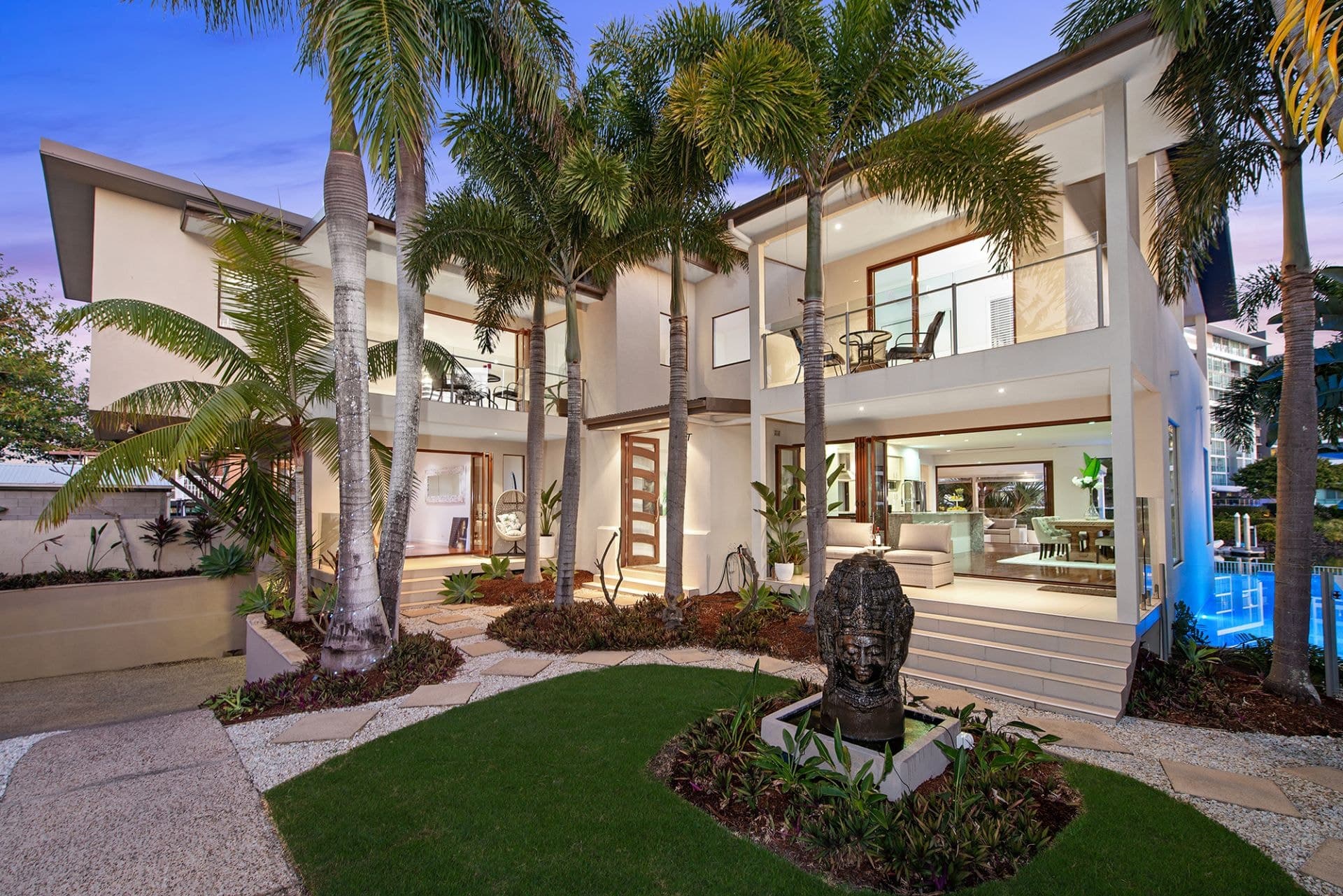 139 Allambi Avenue, Broadbeach Waters - Thumbnail 3