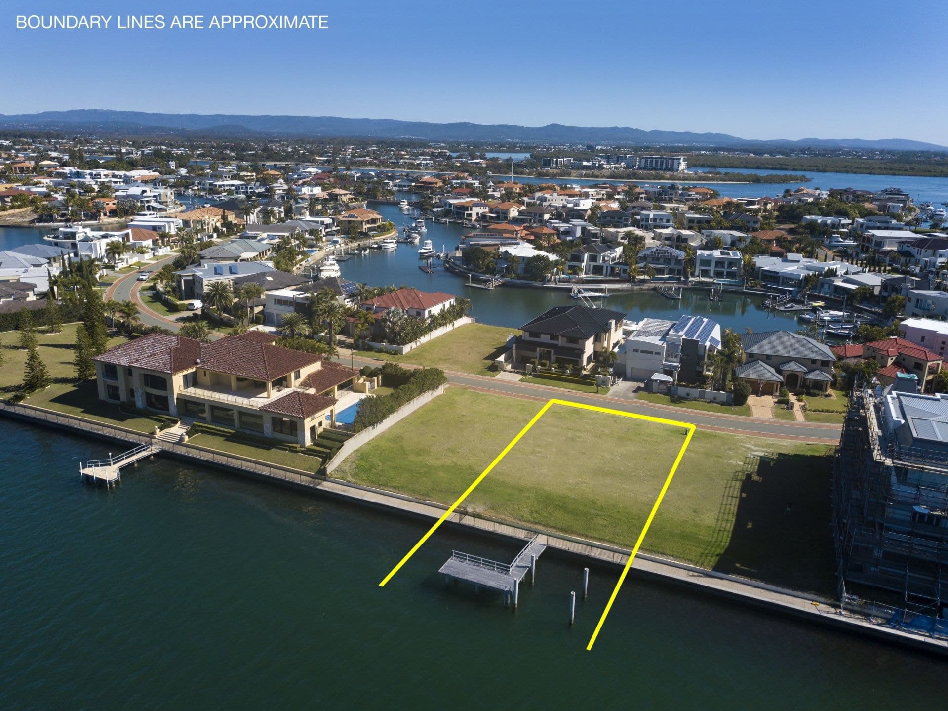 28 King Charles Drive, Sovereign Islands - Image 1