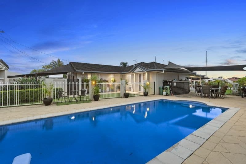 165 BAYVIEW Street, Runaway Bay - Thumbnail 4
