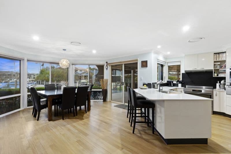 165 BAYVIEW Street, Runaway Bay - Thumbnail 5