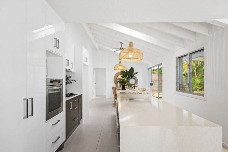 42 Slatyer Avenue, Bundall - Thumbnail 2