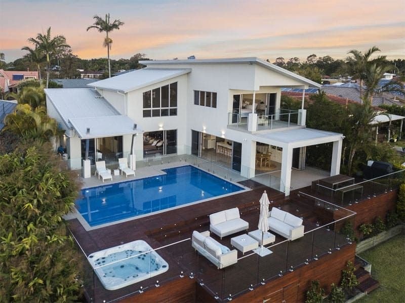 22 River Crescent, Broadbeach Waters - Thumbnail 2