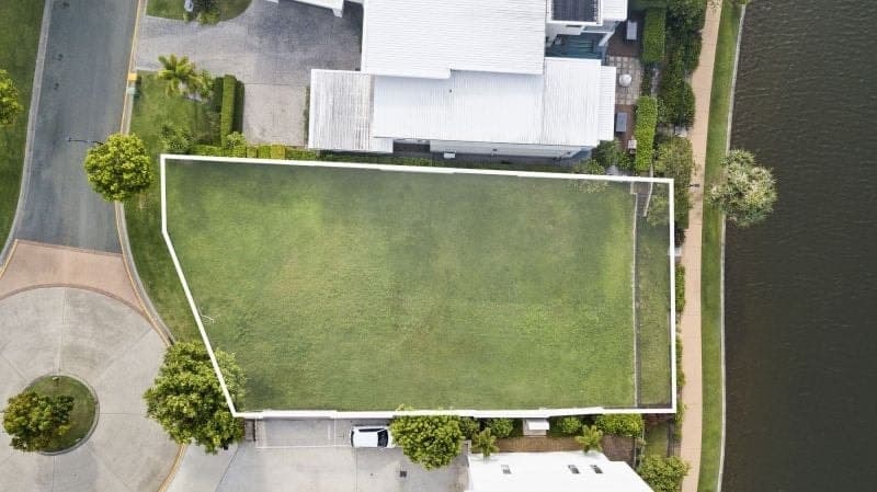 5073 Emerald Island Drive, Carrara - Image 1