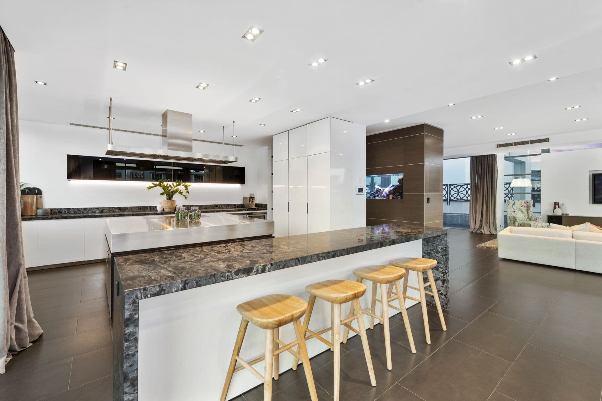 12 Knightsbridge Parade West, Sovereign Islands - Thumbnail 6