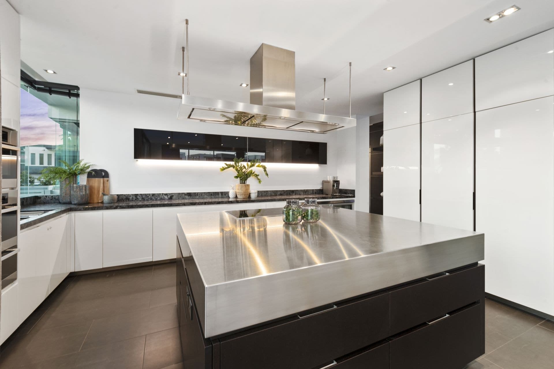 12 Knightsbridge Parade West, Sovereign Islands - Thumbnail 7