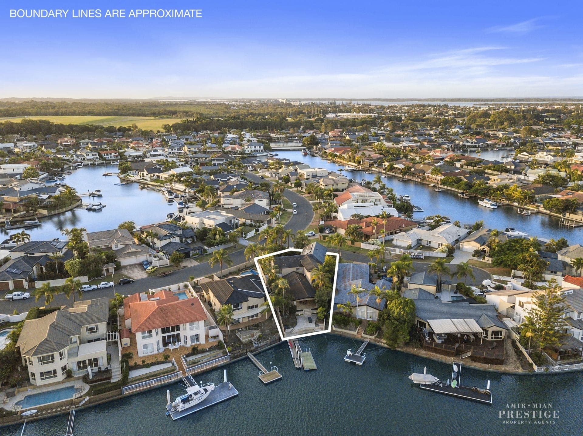 135 PEBBLE BEACH Drive, Runaway Bay - Thumbnail 2