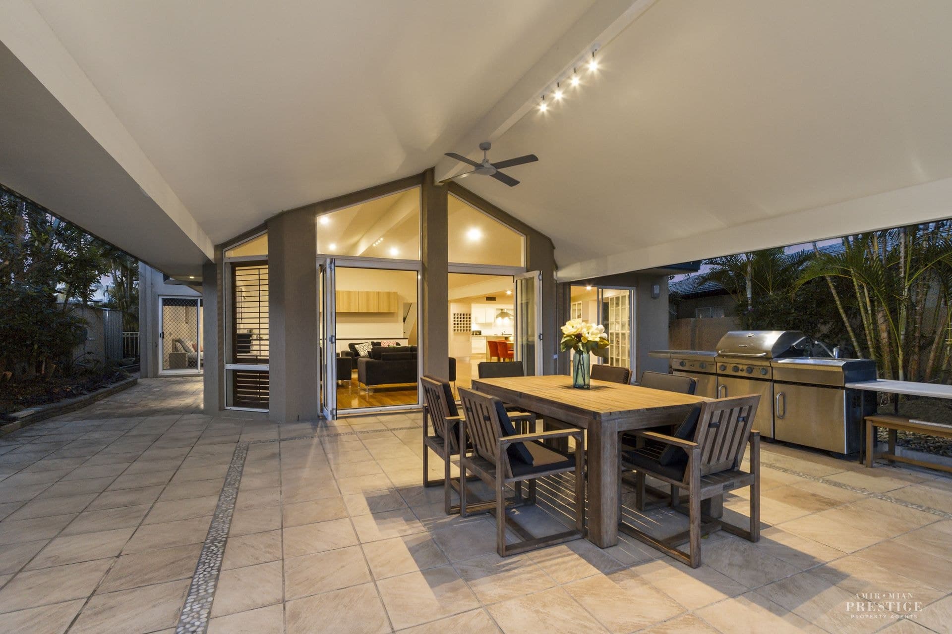 135 PEBBLE BEACH Drive, Runaway Bay - Thumbnail 3