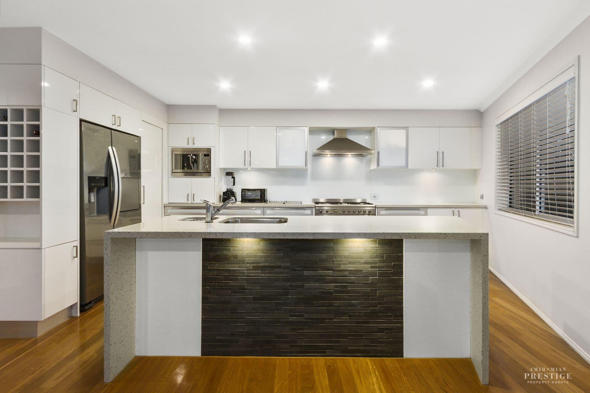 135 PEBBLE BEACH Drive, Runaway Bay - Thumbnail 5