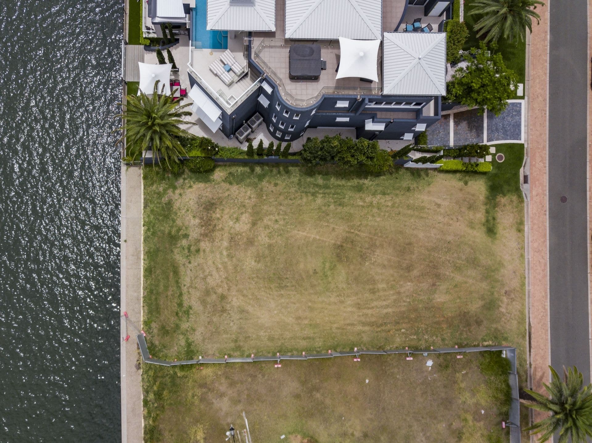 16 Knightsbridge Parade East, Sovereign Islands - Thumbnail 3