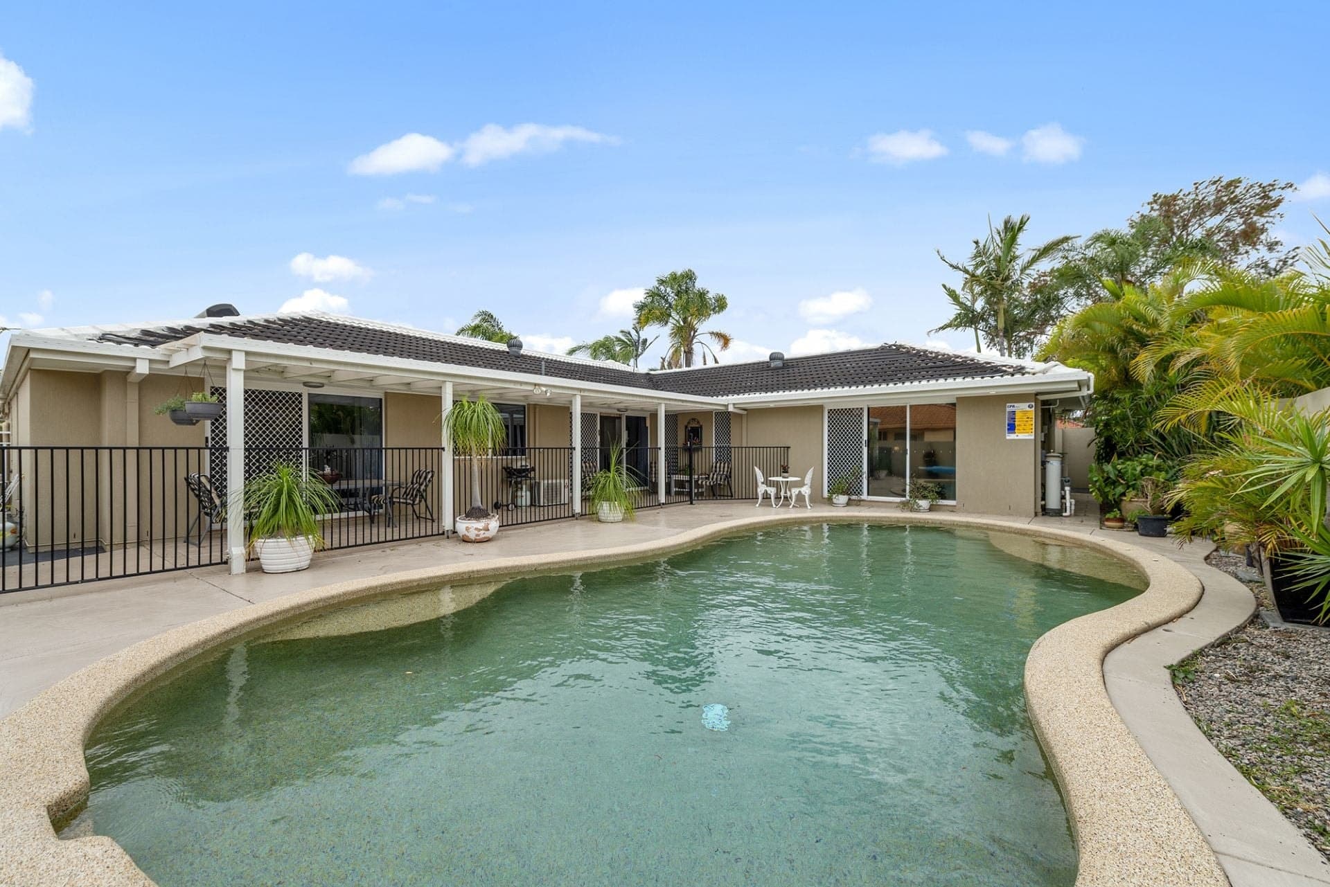 15 Edinburgh Road, Benowa Waters - Thumbnail 2