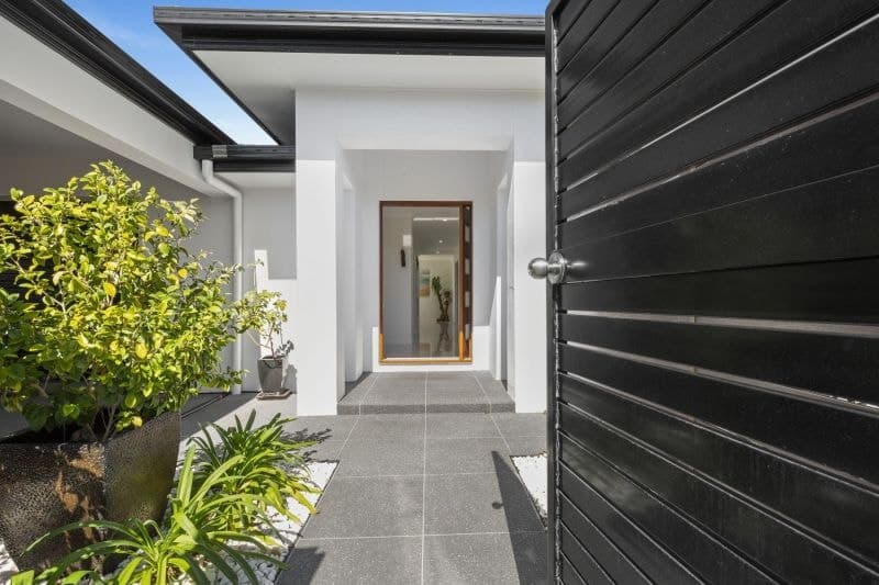 30 Verdichio Avenue, Mermaid Waters - Thumbnail 4