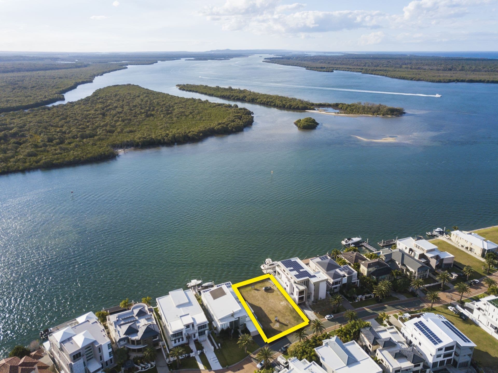37 Knightsbridge Parade West, Sovereign Islands - Thumbnail 2