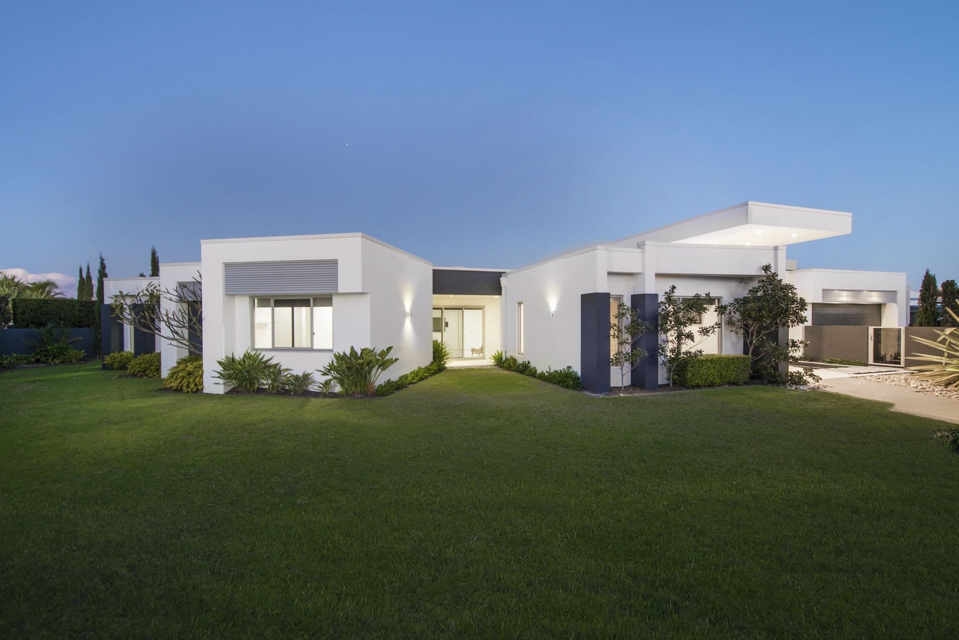 2-4 Kensington Mews, Sovereign Islands - Image 1