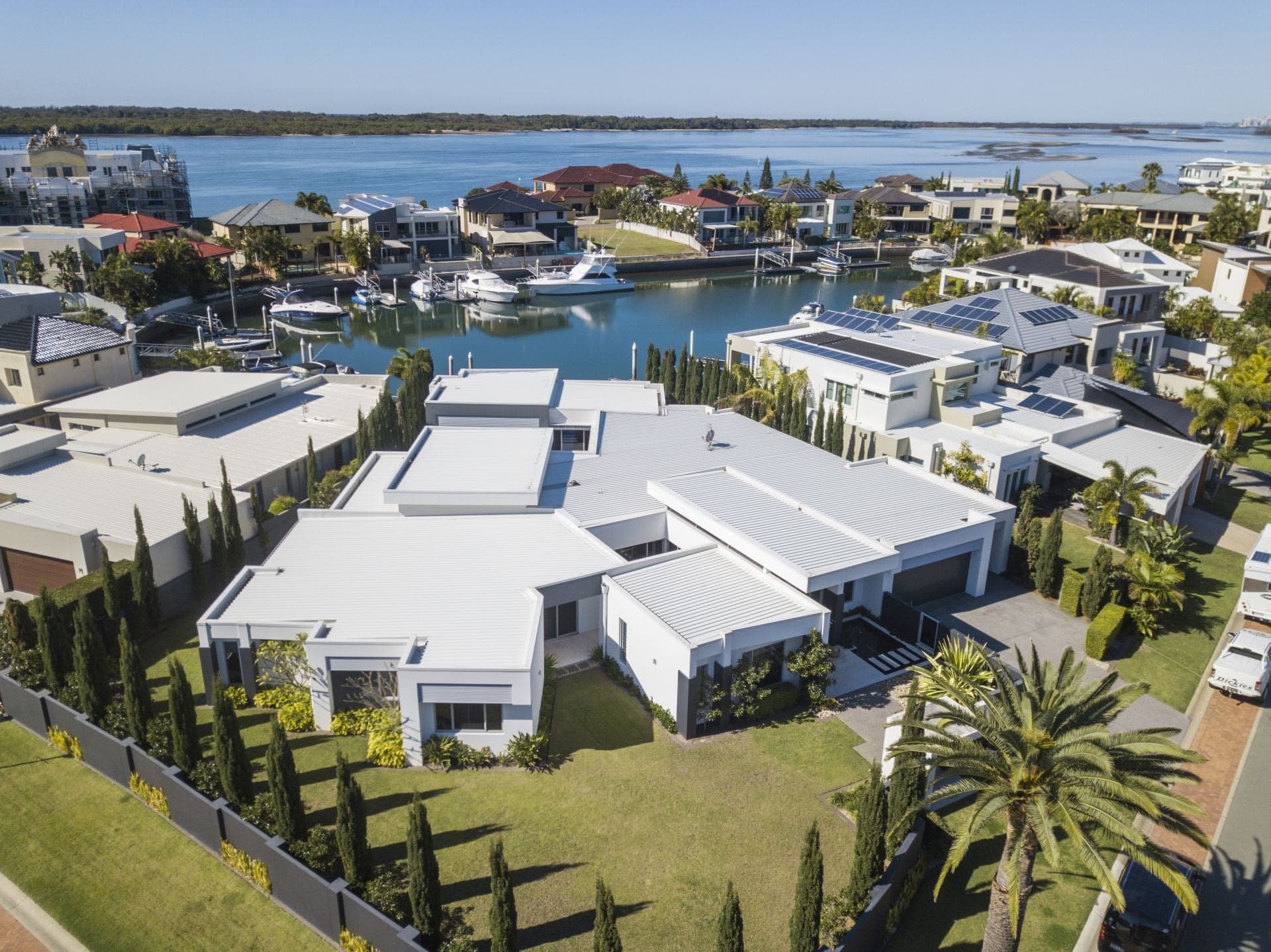 2-4 Kensington Mews, Sovereign Islands - Thumbnail 2