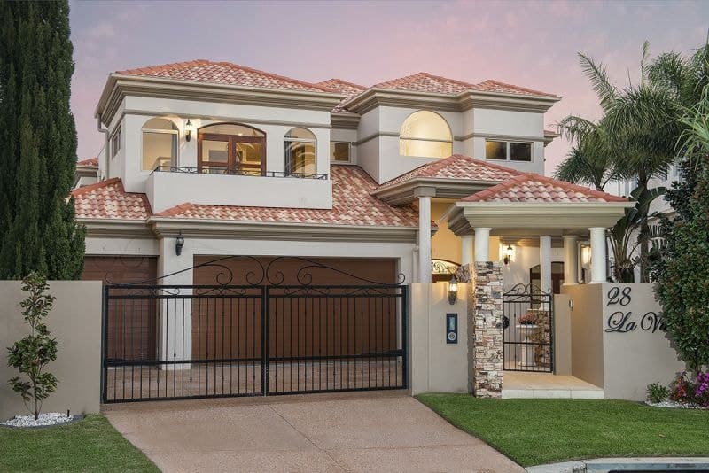 28 Hampton Court, Sovereign Islands - Image 1