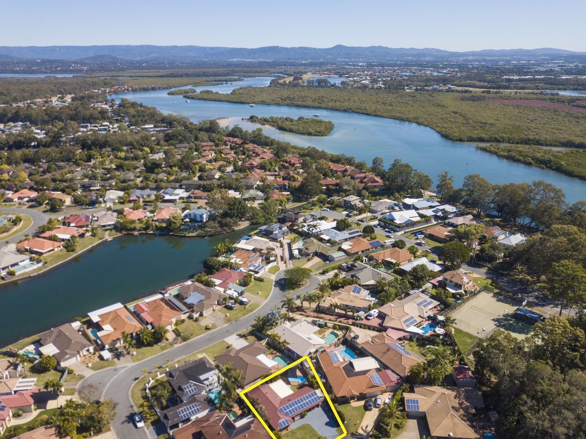 4 Torrens Court, Coombabah - Thumbnail 3