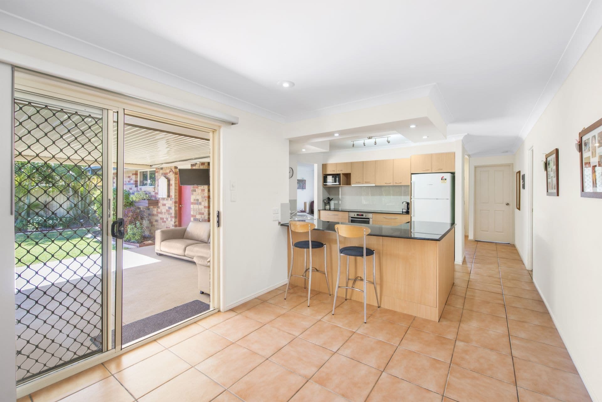 4 Torrens Court, Coombabah - Thumbnail 7