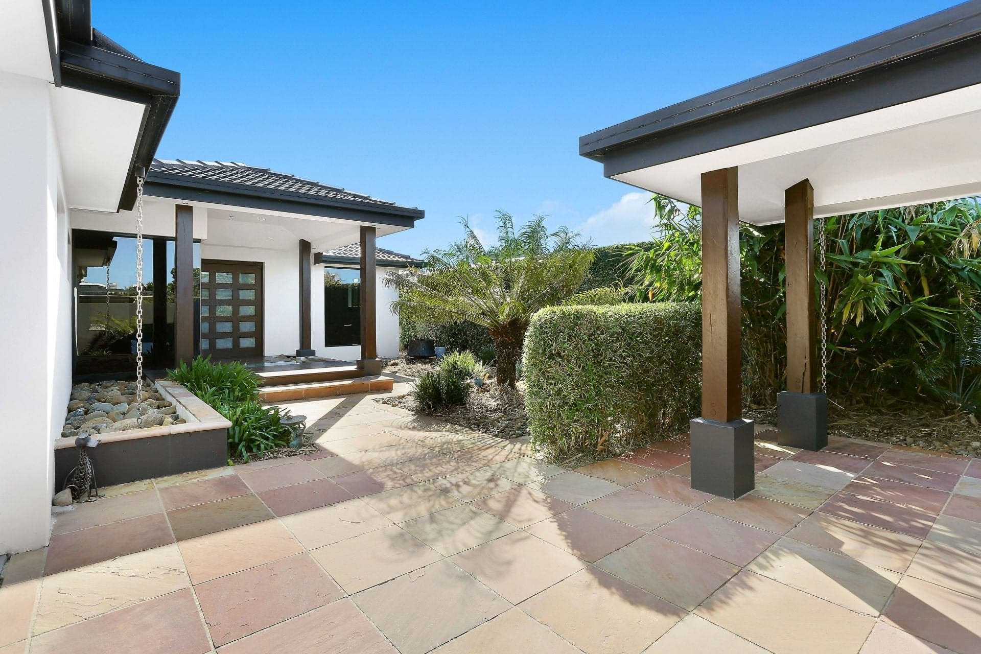 13 Jaguar Drive, Bundall - Thumbnail 2