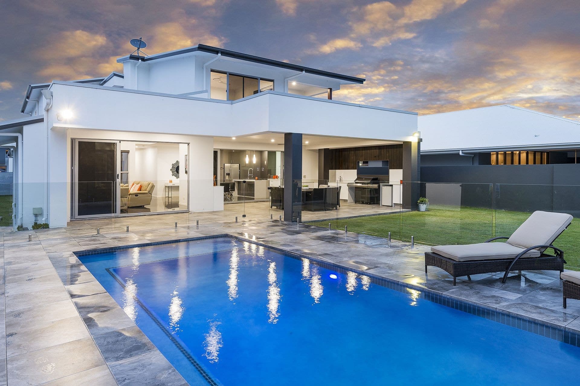 123 The Peninsula, Helensvale - Thumbnail 2
