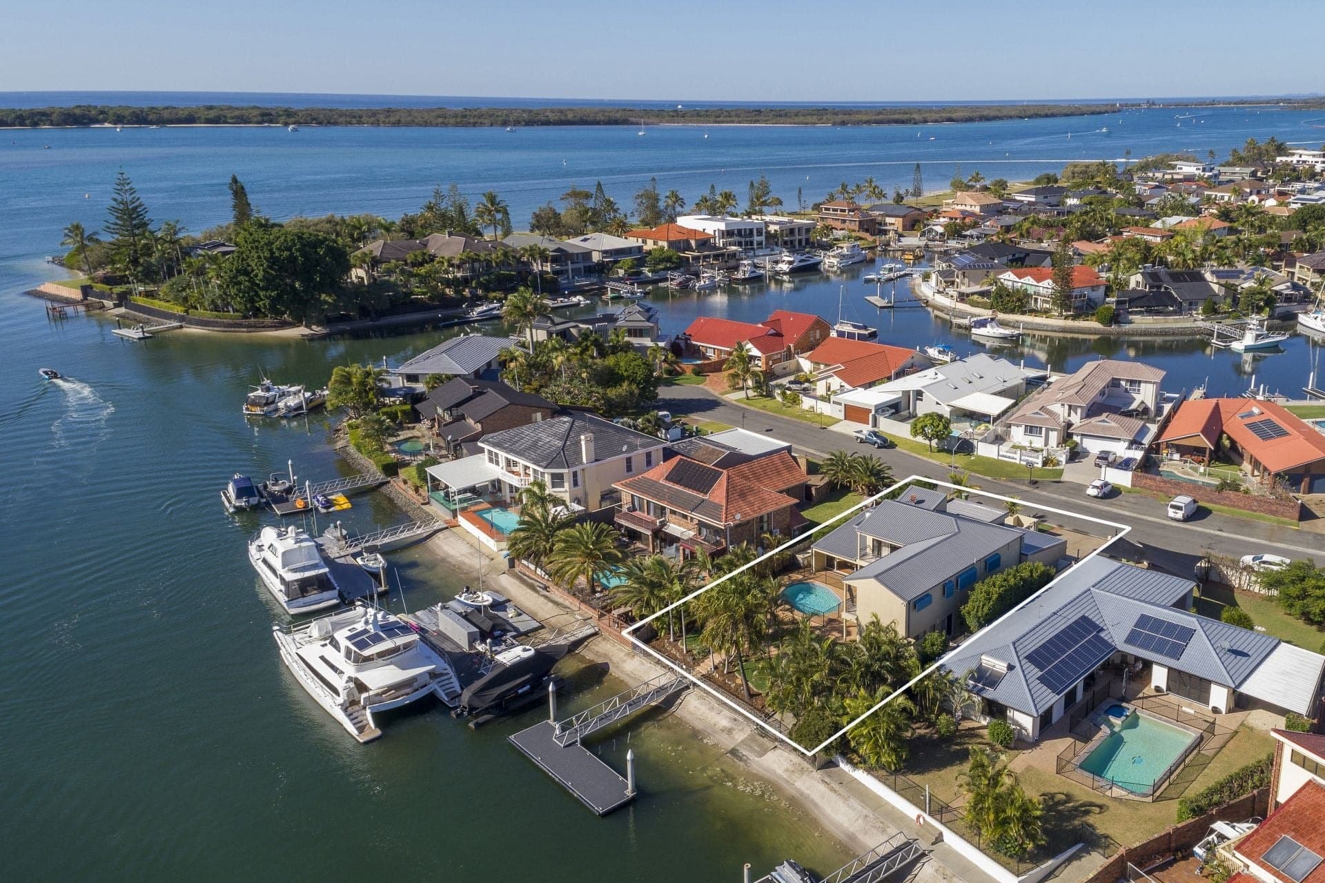 9 Salamau Street, Runaway Bay - Thumbnail 2