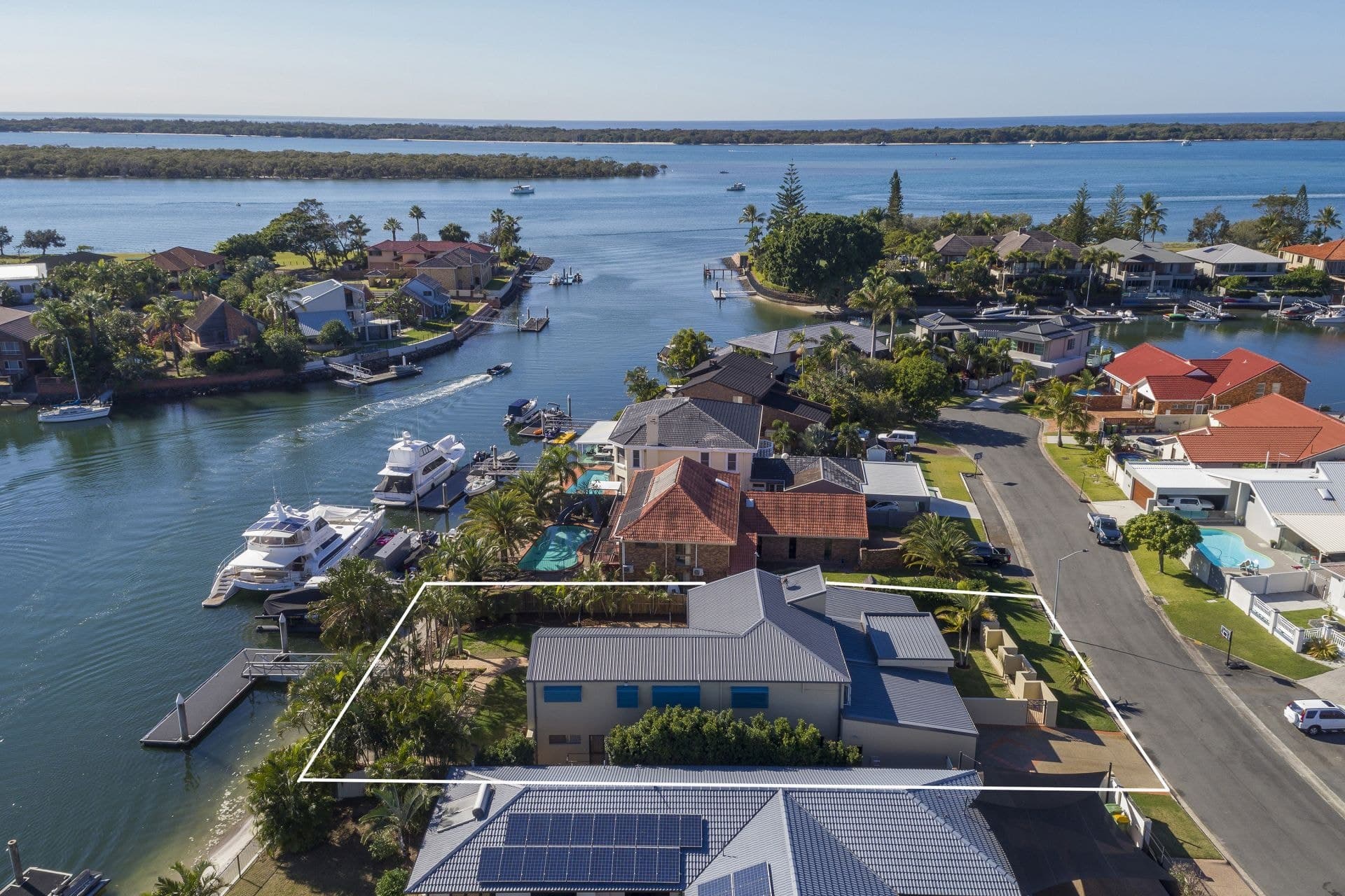 9 Salamau Street, Runaway Bay - Thumbnail 3