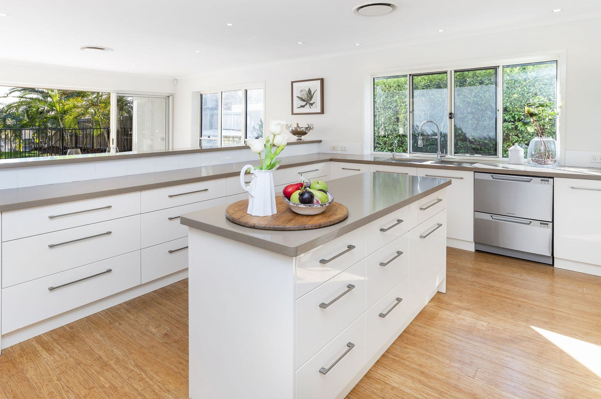 9 Salamau Street, Runaway Bay - Thumbnail 4