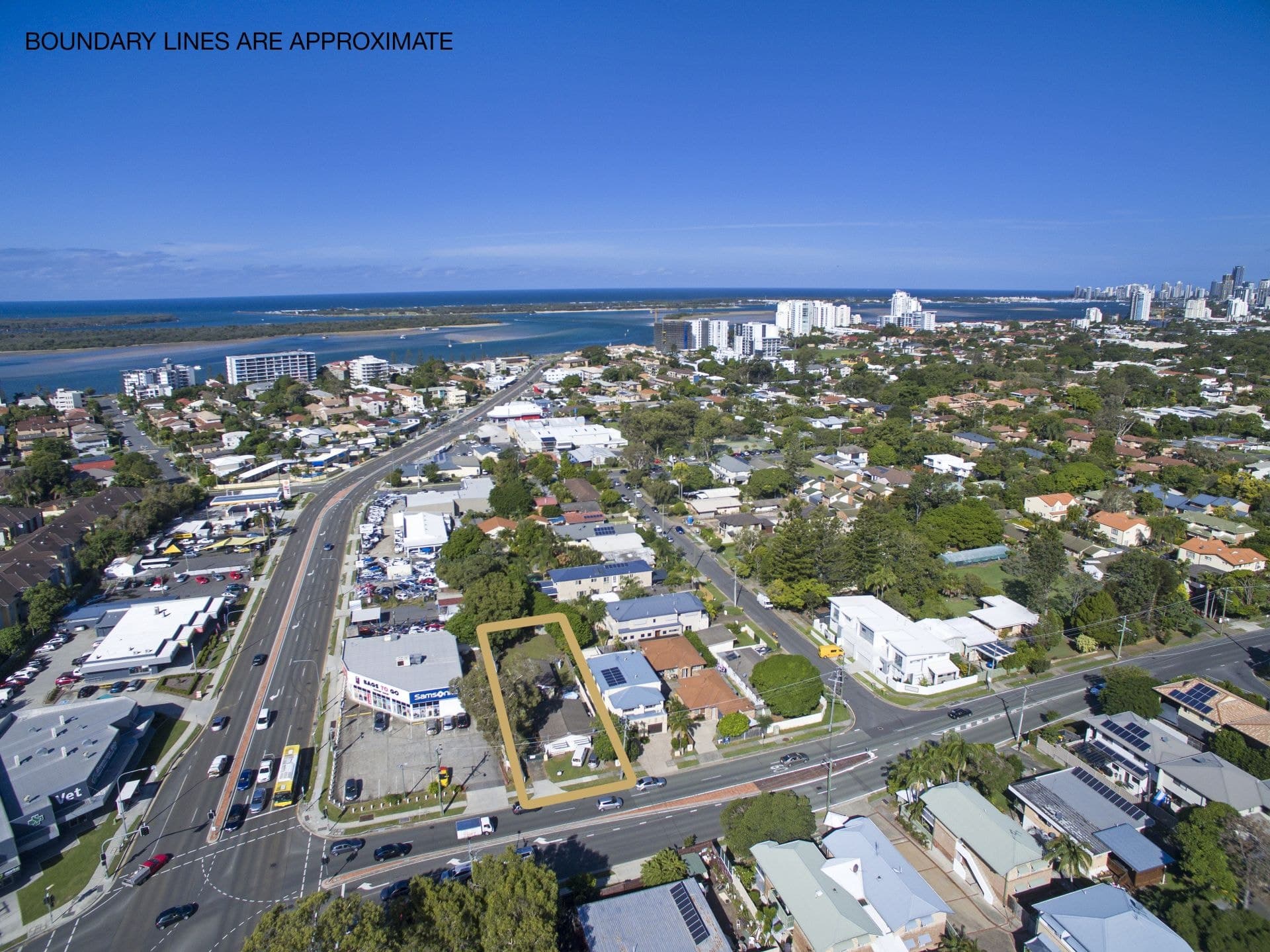 4 Government Road, Labrador - Thumbnail 3