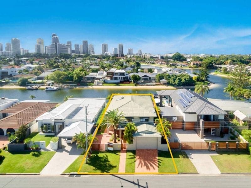 98 Clear Island Road, Broadbeach Waters - Thumbnail 2