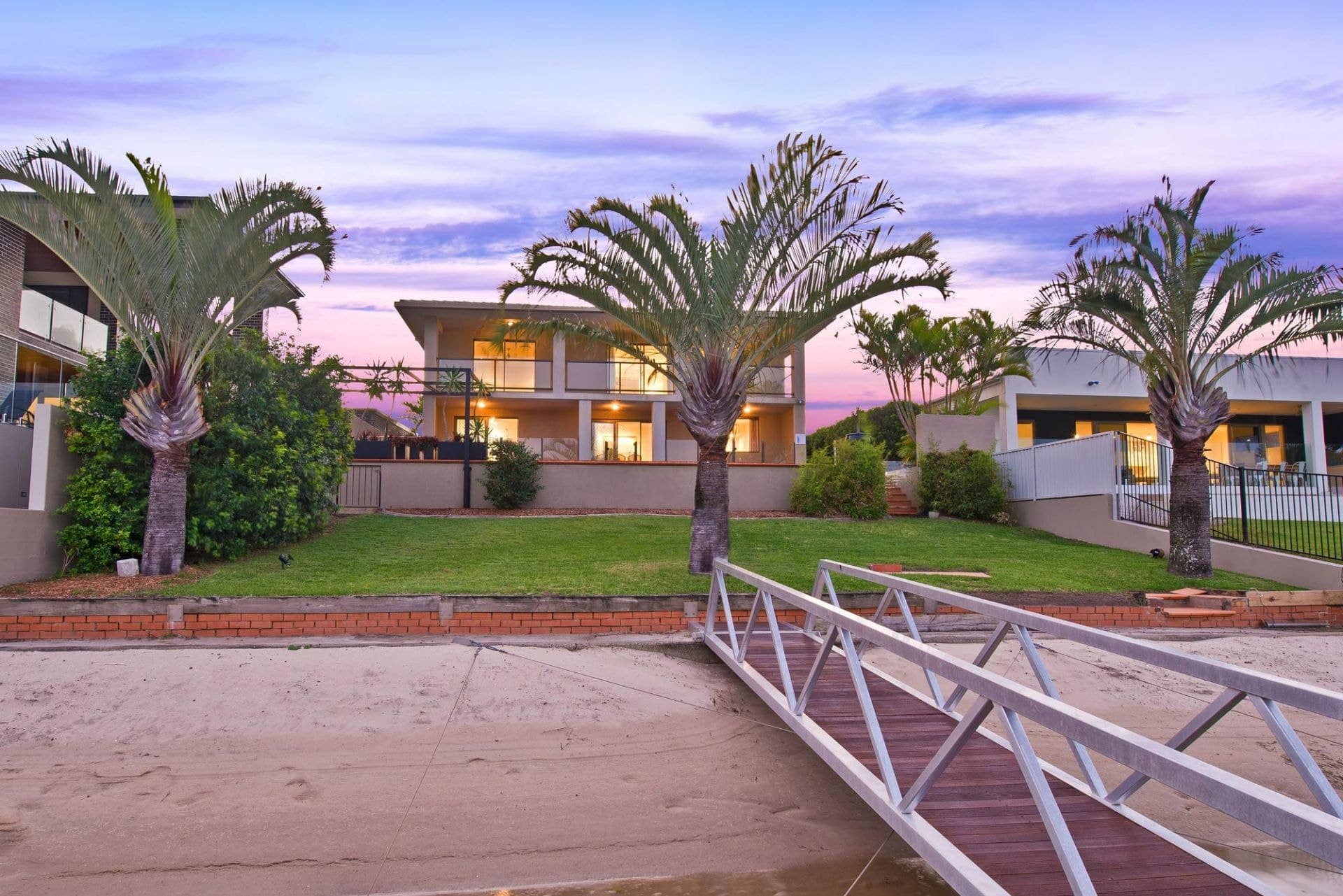 98 Clear Island Road, Broadbeach Waters - Thumbnail 4
