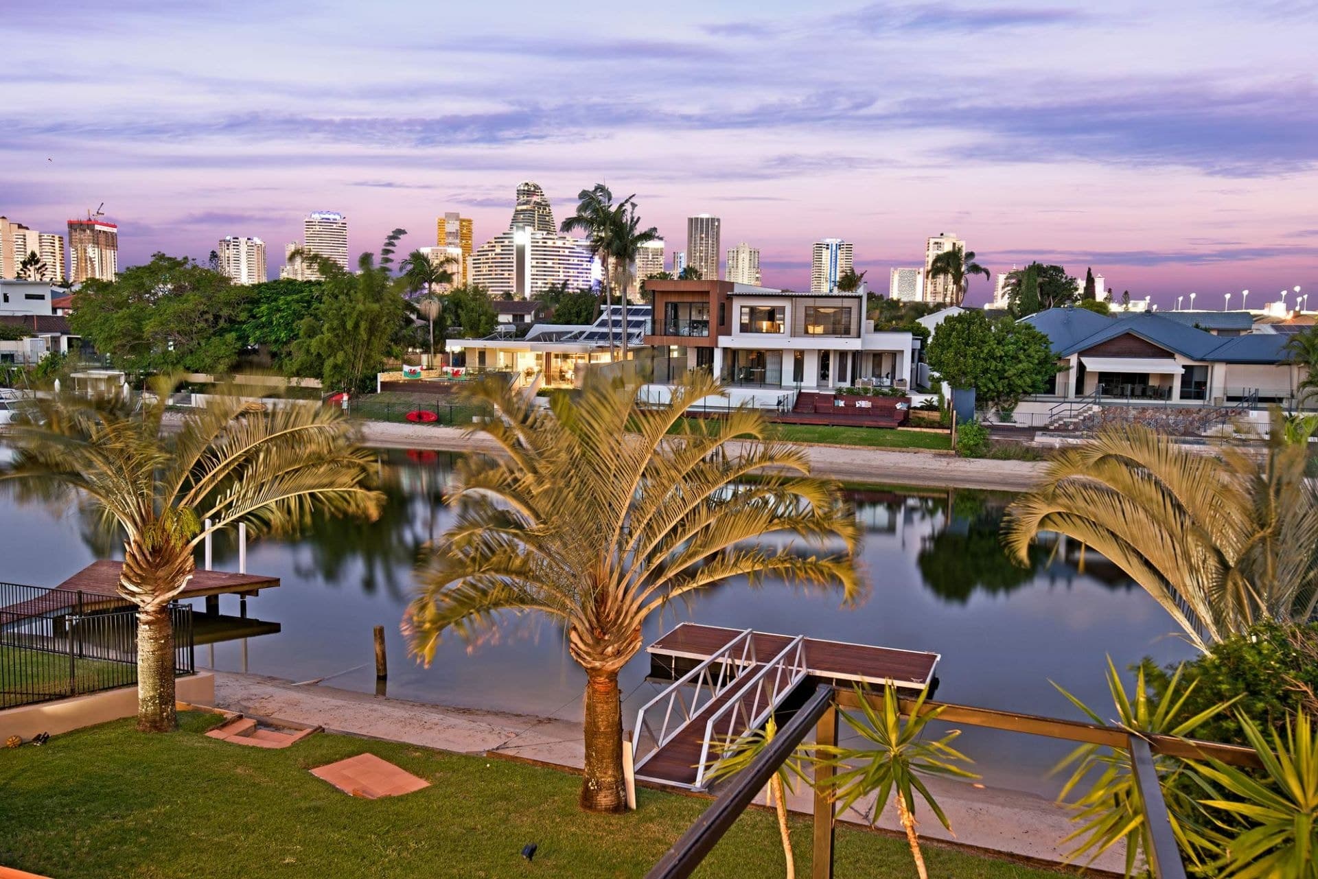 98 Clear Island Road, Broadbeach Waters - Thumbnail 5