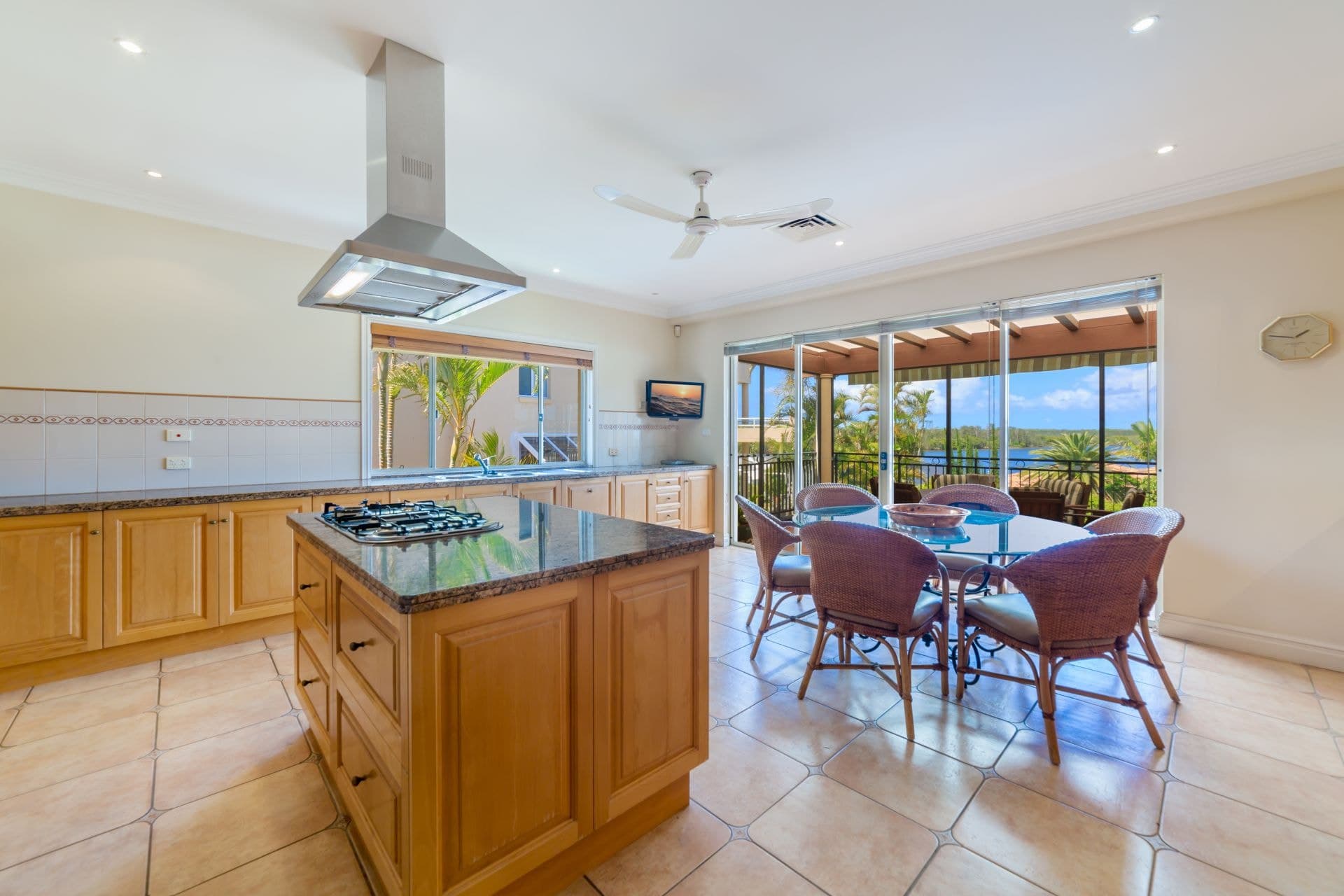 5702 Observation Crescent, Hope Island - Thumbnail 7