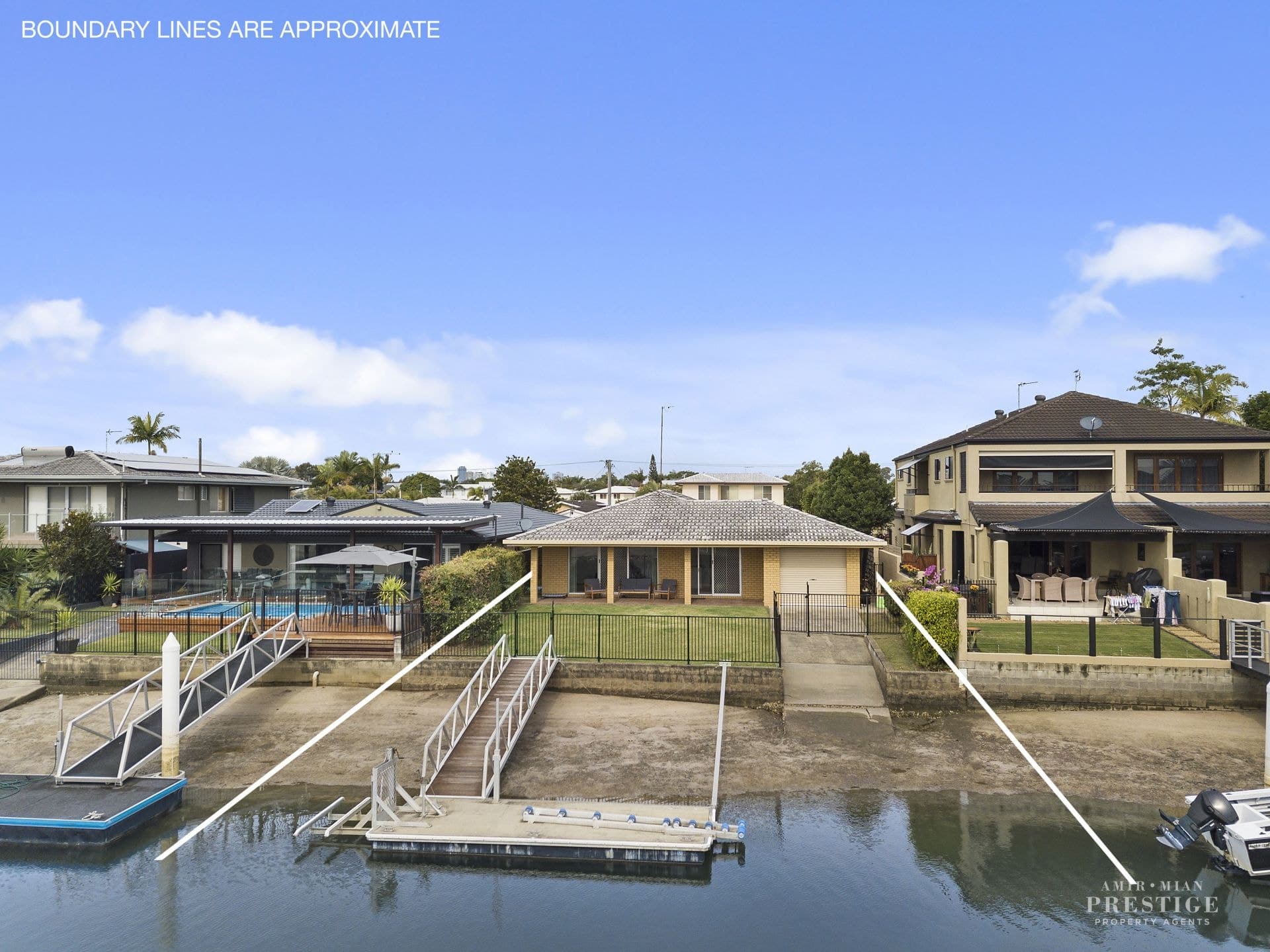15 Vaggelas Crescent, Biggera Waters - Image 1