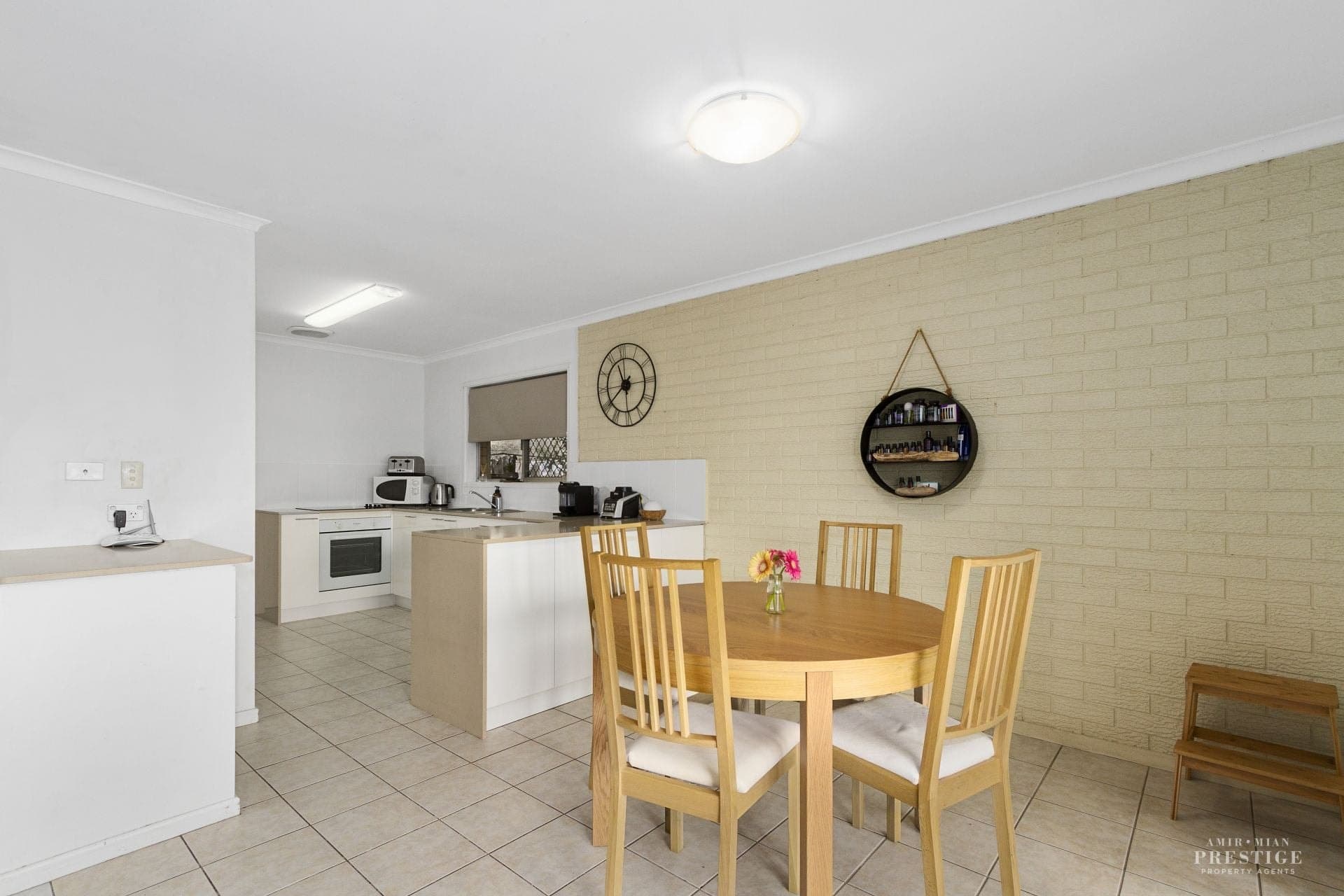 15 Vaggelas Crescent, Biggera Waters - Thumbnail 8
