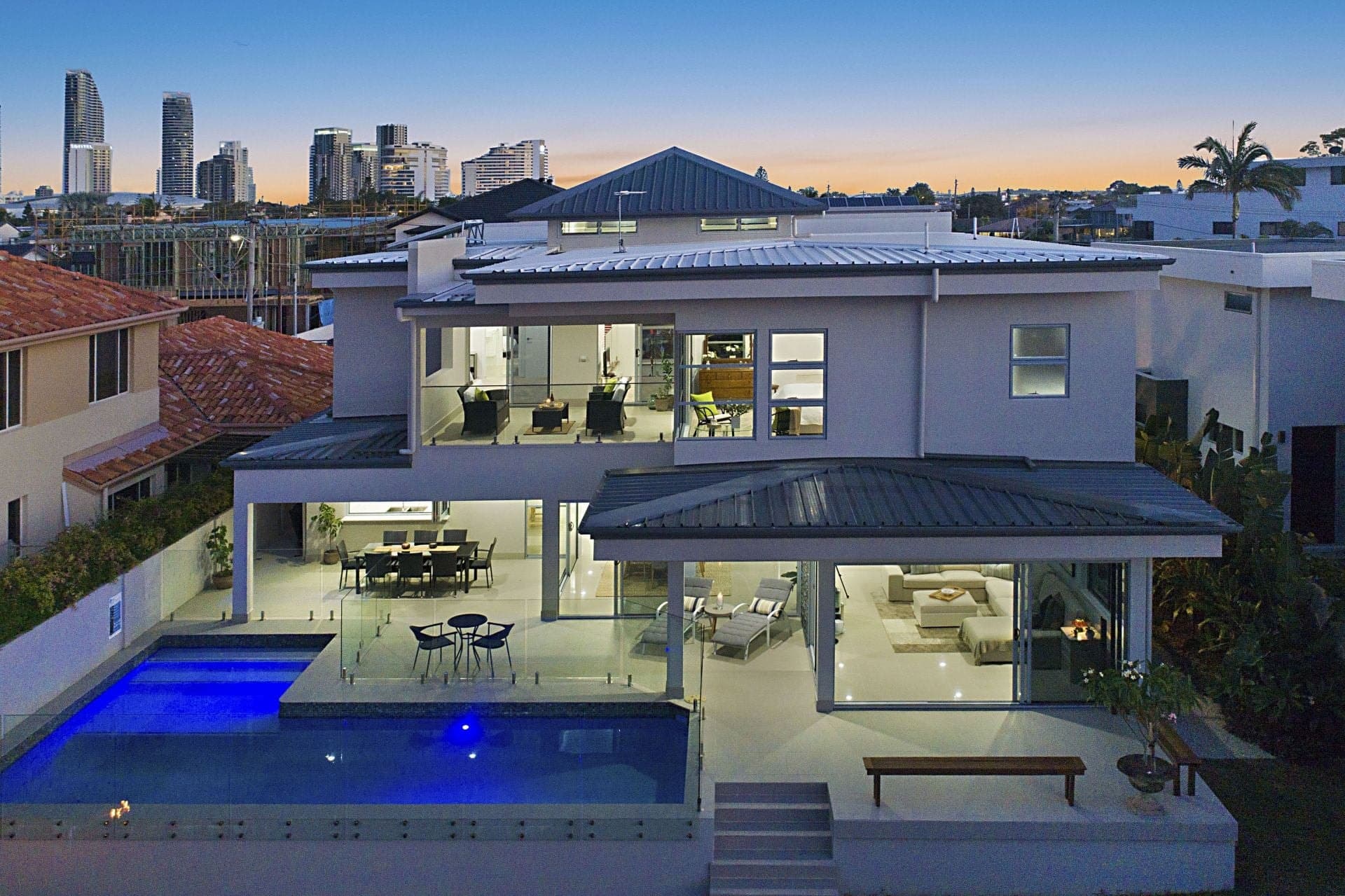 23 Andrea Avenue, Broadbeach Waters - Thumbnail 2