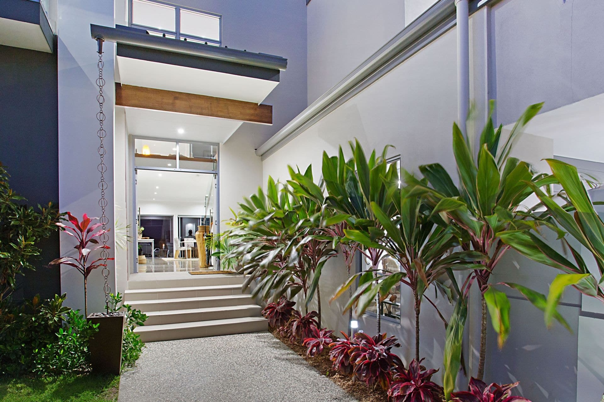 23 Andrea Avenue, Broadbeach Waters - Thumbnail 5