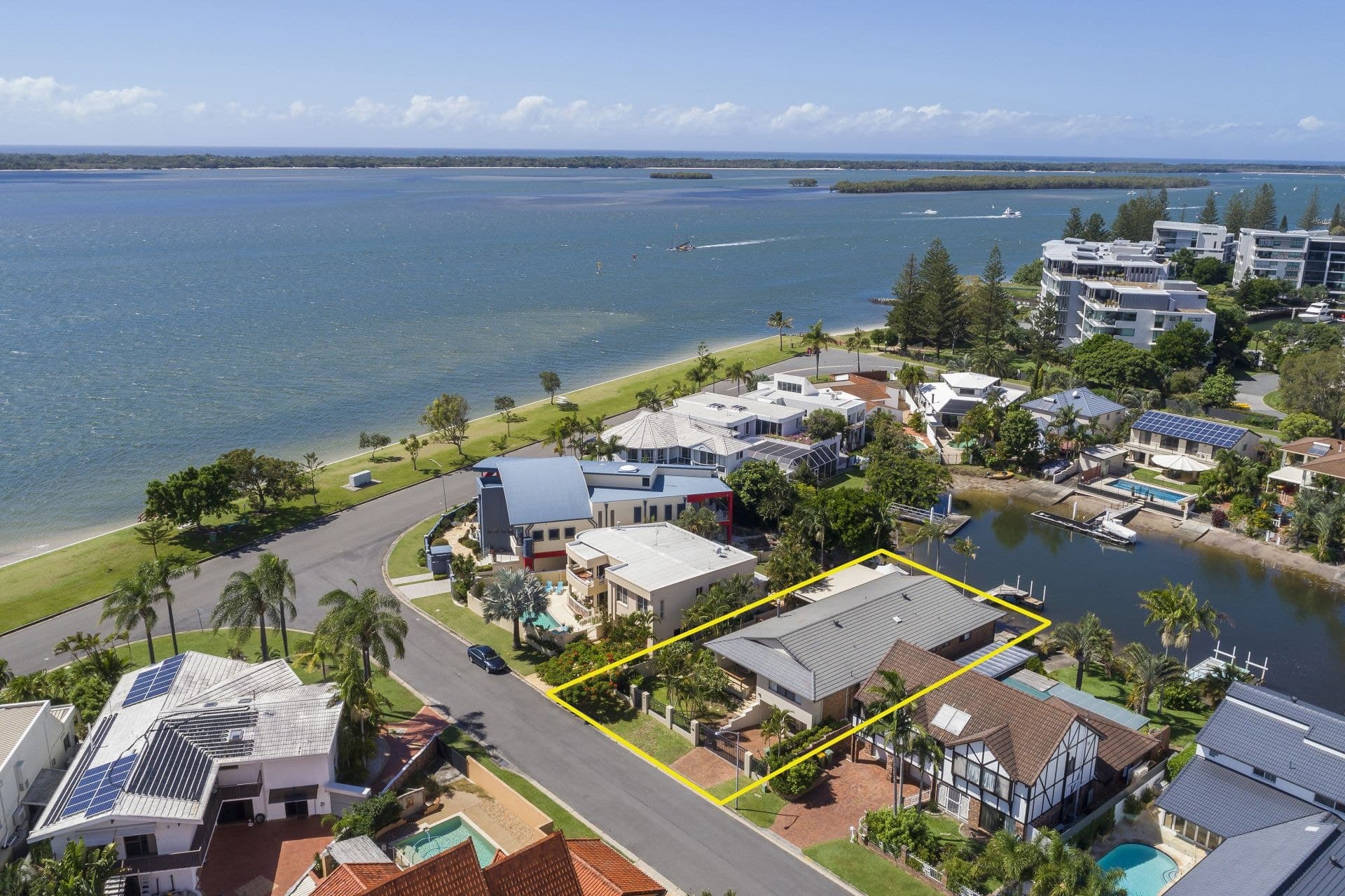 6 Dirk Hartog Place, Hollywell - Thumbnail 2