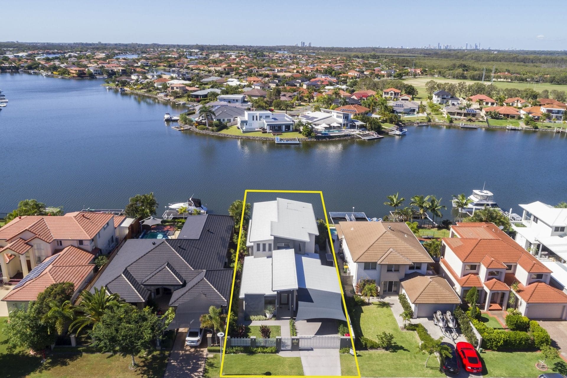 76 The Peninsula, Helensvale - Thumbnail 2