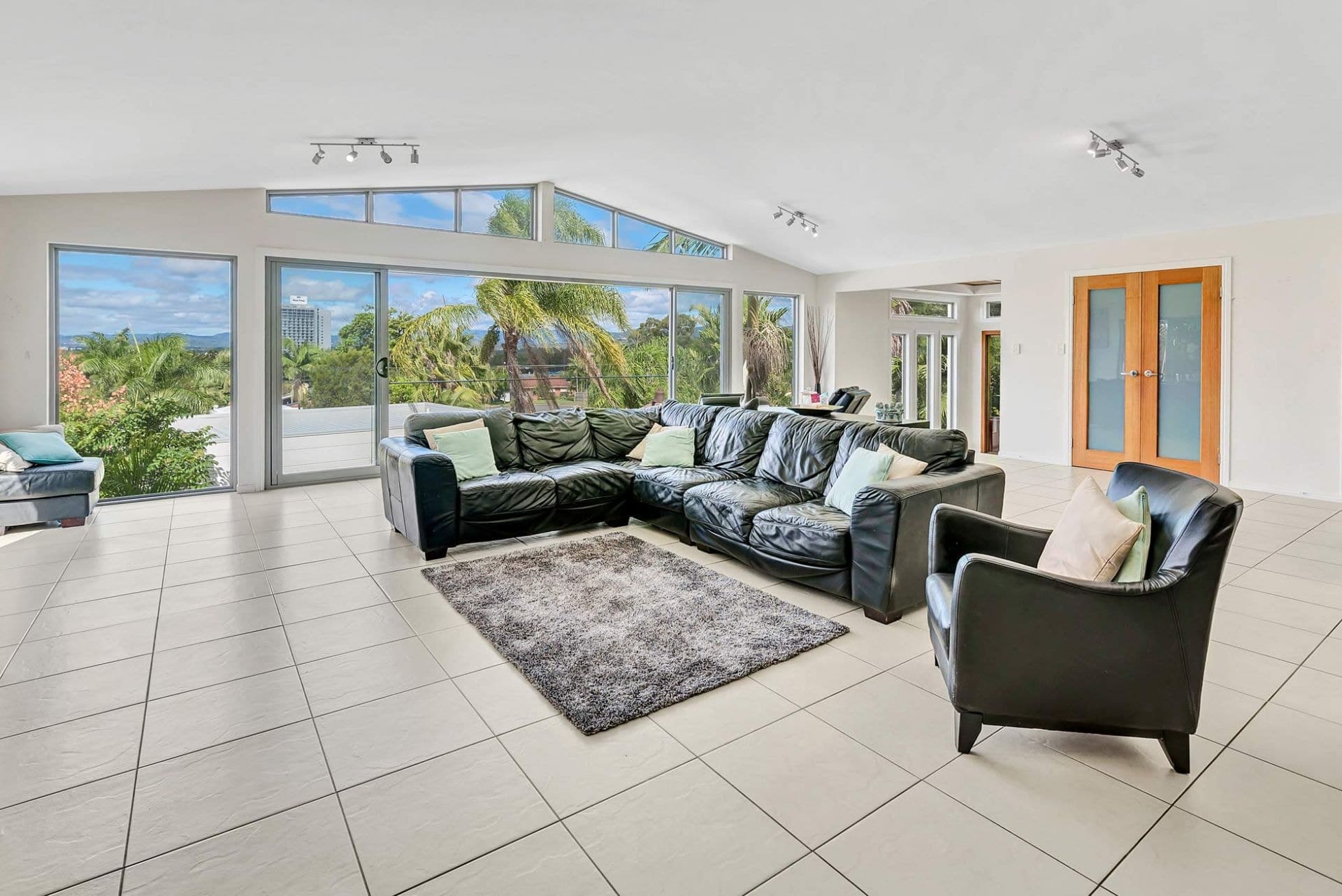 15 Milparinka Terrace, Ashmore - Thumbnail 5