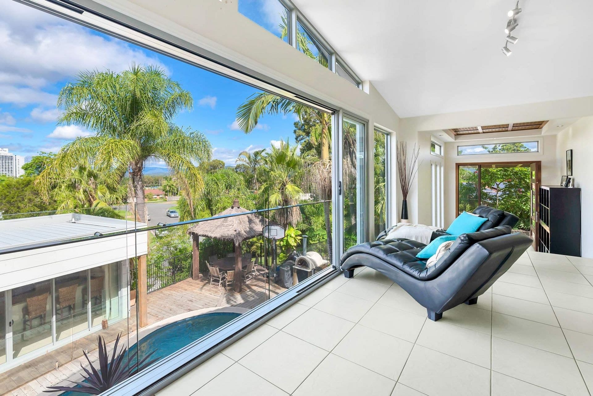 15 Milparinka Terrace, Ashmore - Thumbnail 6