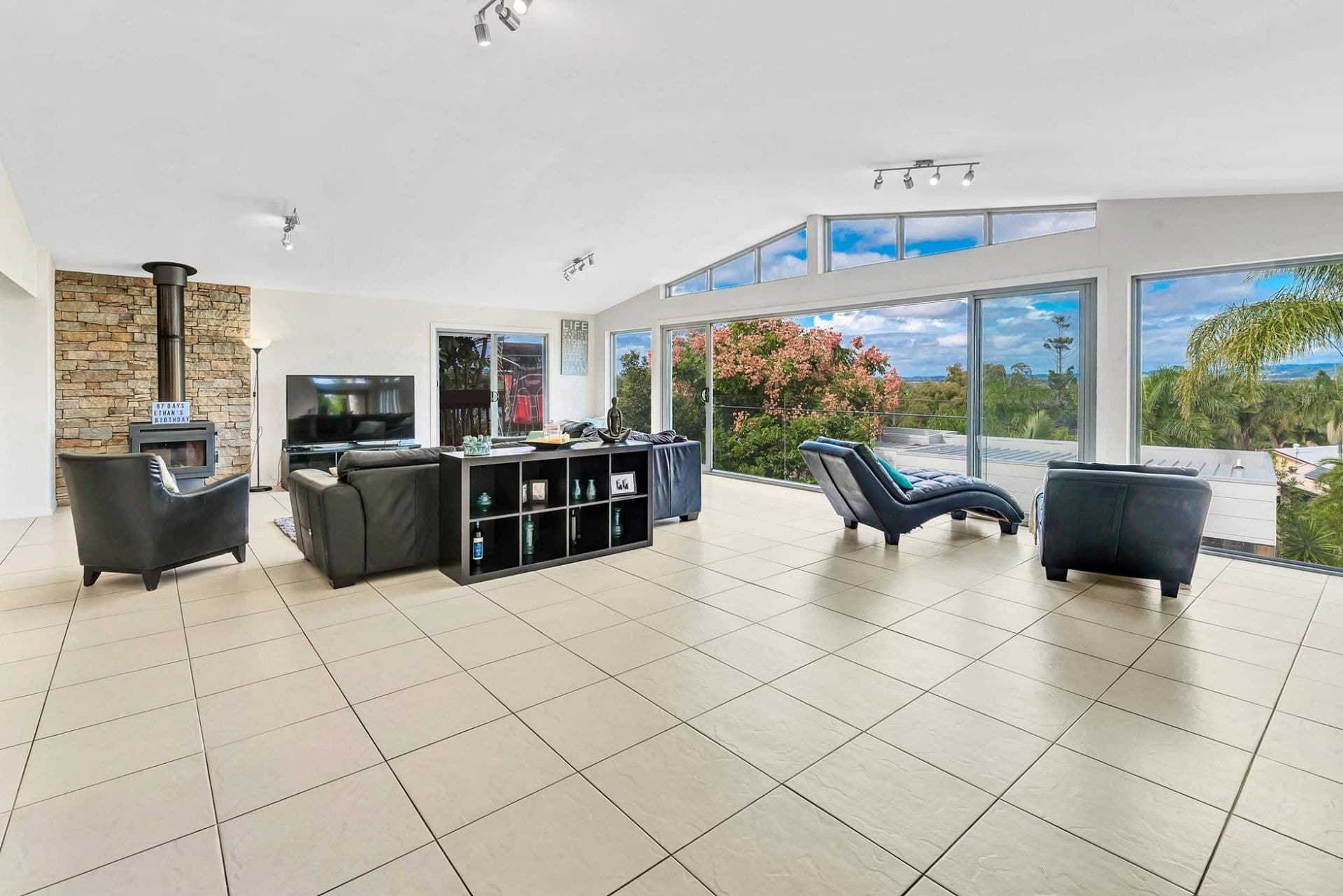 15 Milparinka Terrace, Ashmore - Thumbnail 8