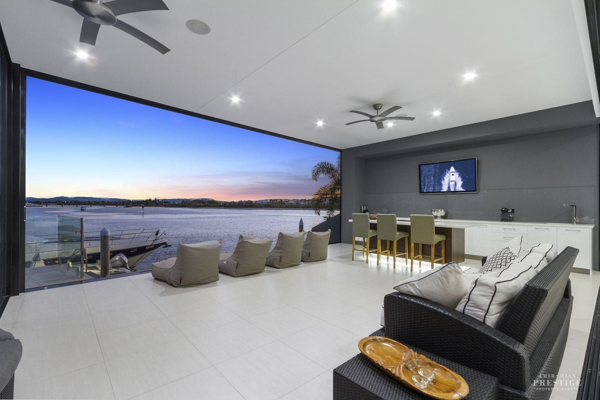 14 Westminster Court, Sovereign Islands - Thumbnail 2