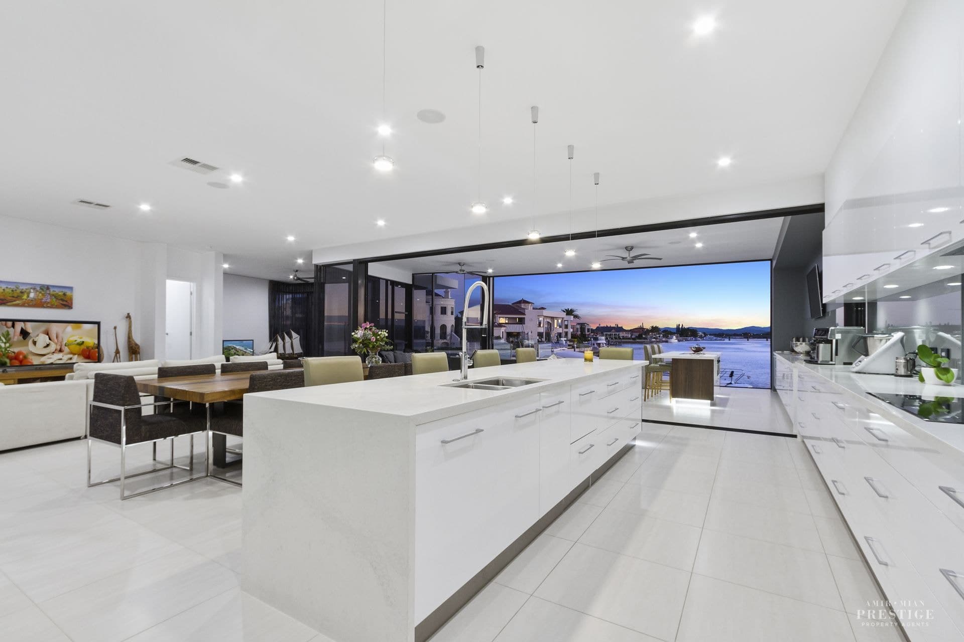14 Westminster Court, Sovereign Islands - Thumbnail 4
