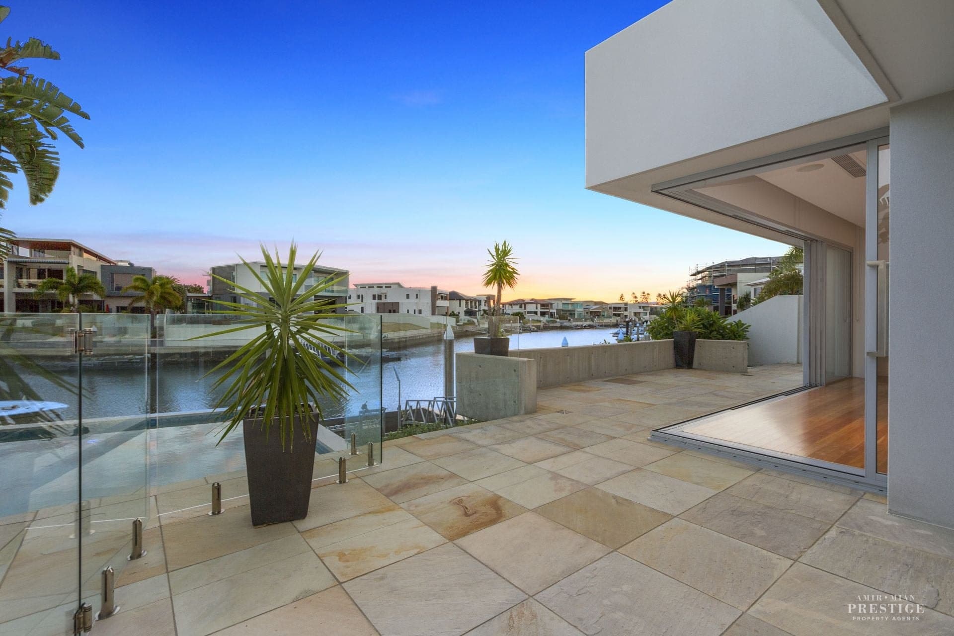 33 Knightsbridge Parade East, Sovereign Islands - Thumbnail 3
