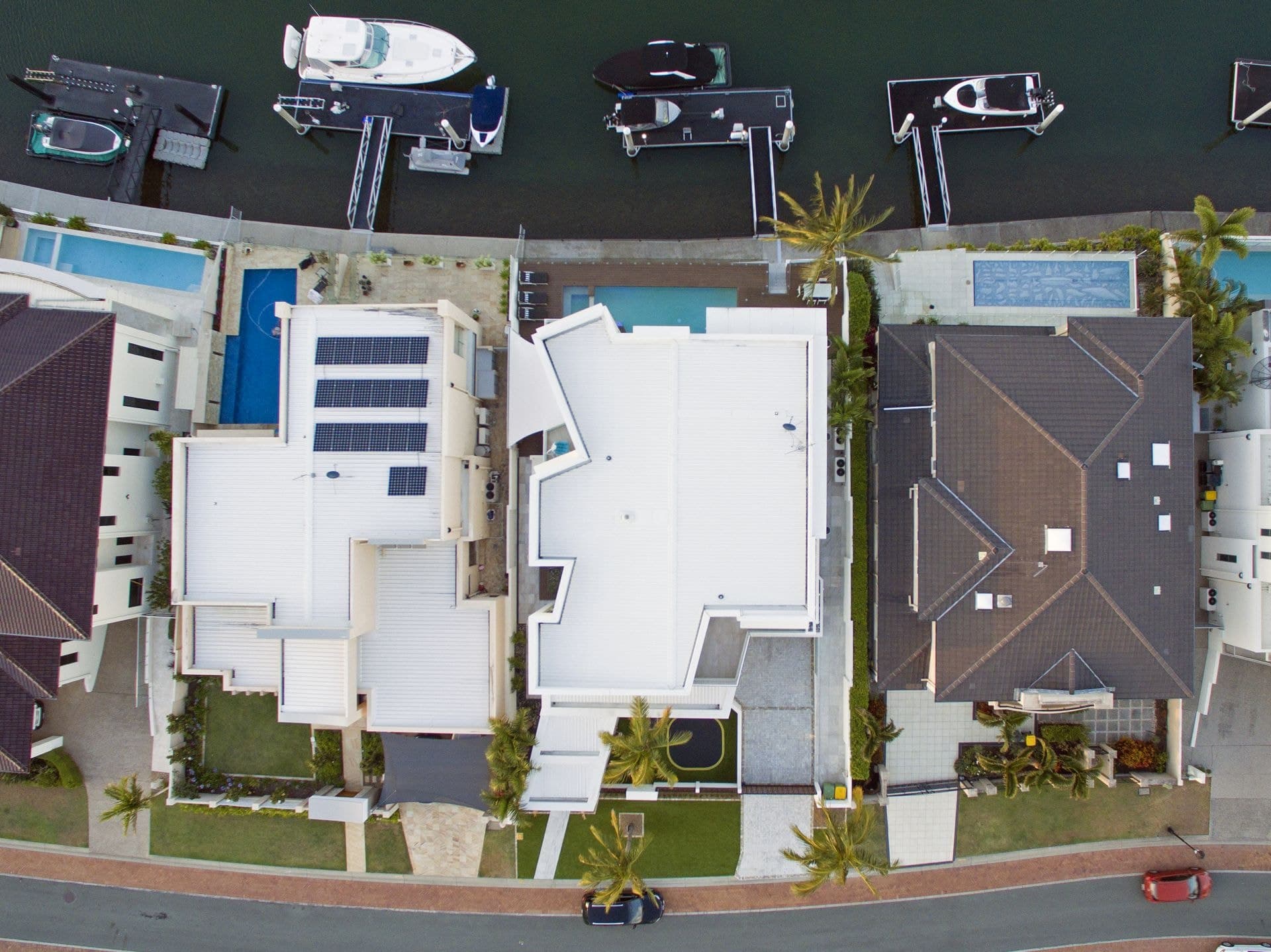 10 King Charles Drive, Sovereign Islands - Image 1