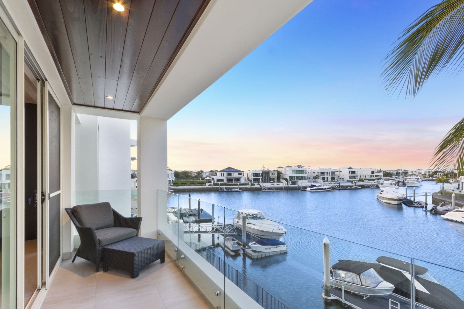 10 King Charles Drive, Sovereign Islands - Thumbnail 2