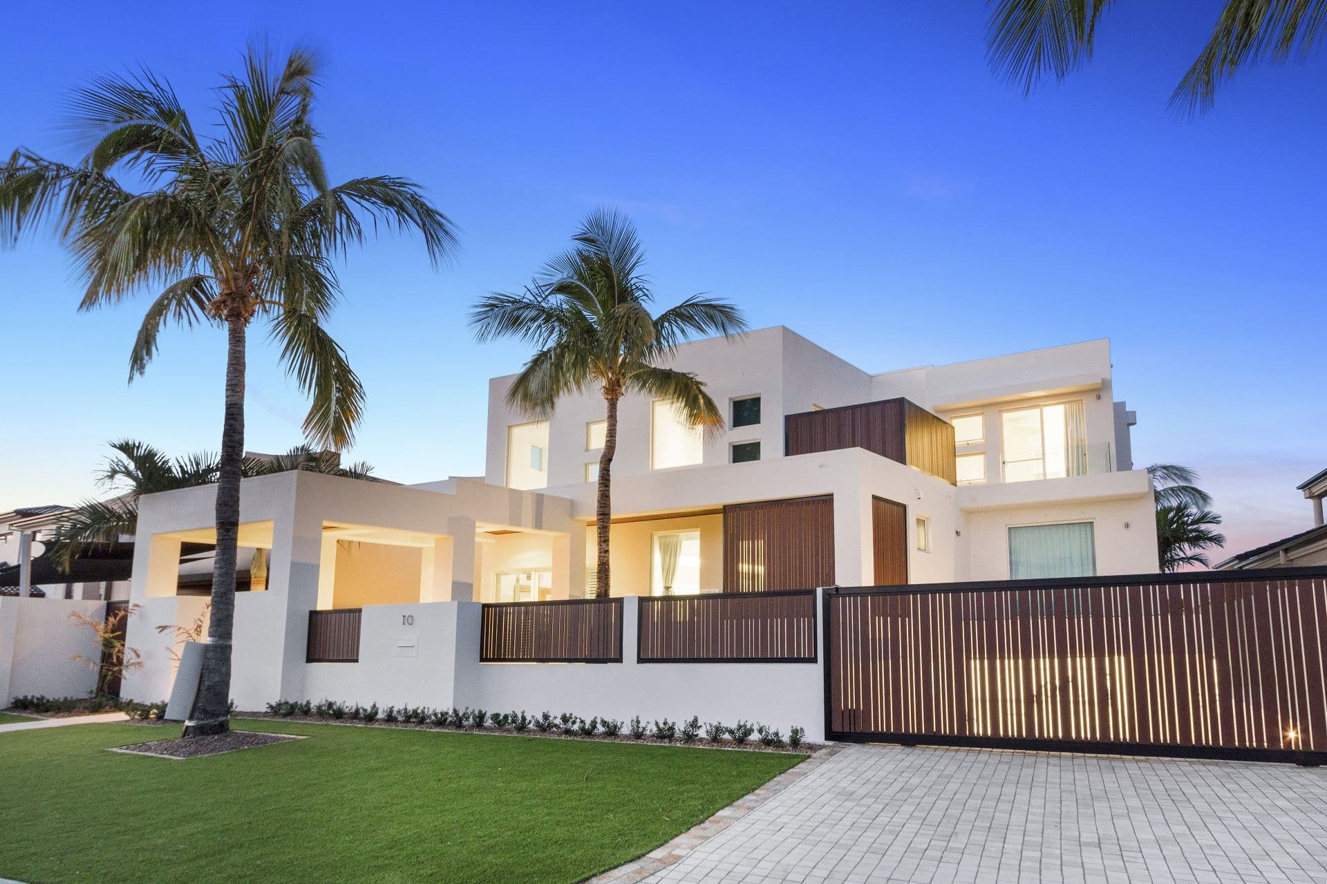 10 King Charles Drive, Sovereign Islands - Thumbnail 3