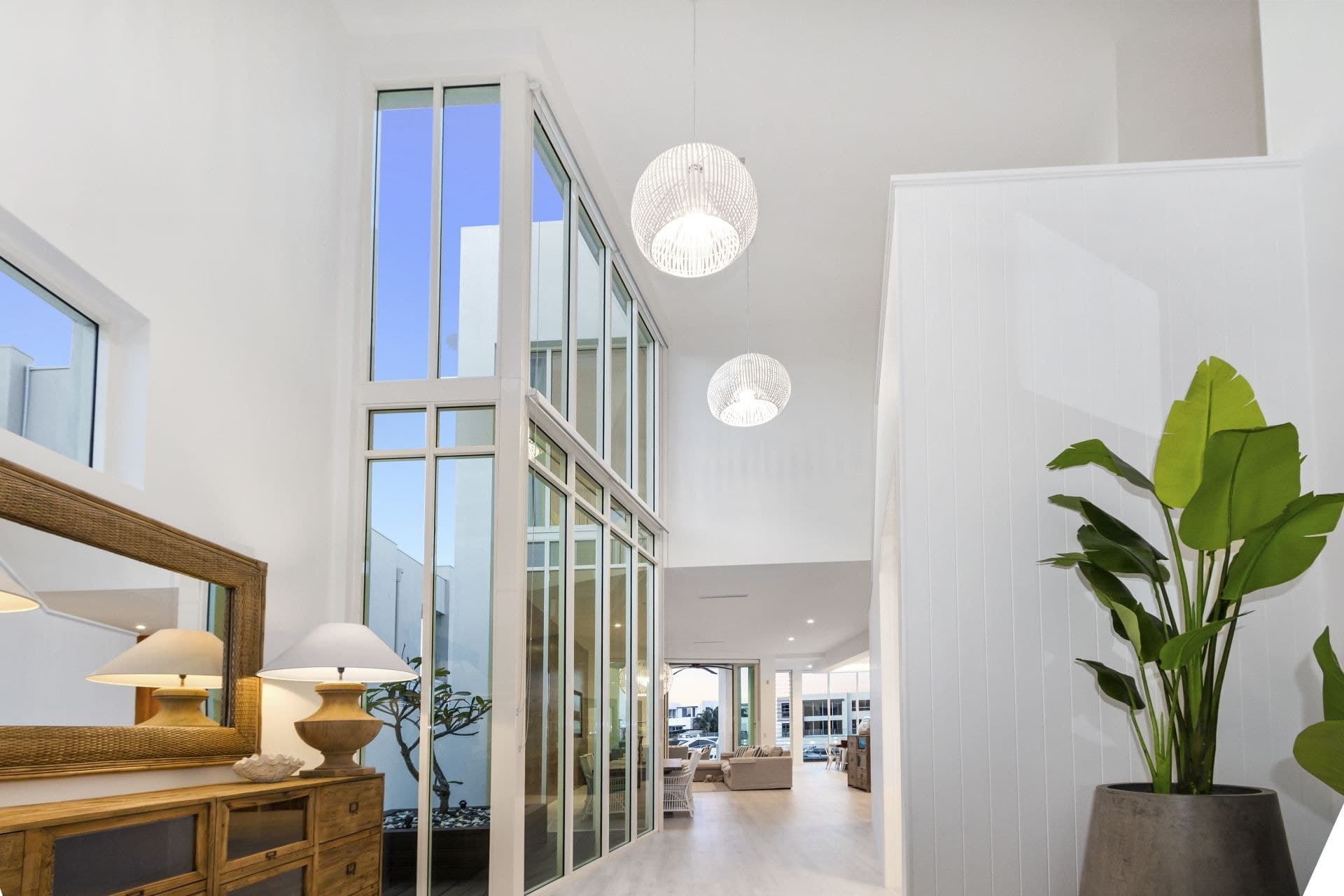 10 King Charles Drive, Sovereign Islands - Thumbnail 8